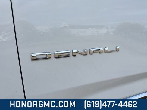 Used 2025 GMC Yukon Denali image 9