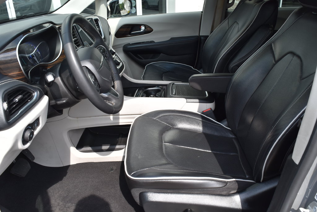 Used 2023 Chrysler Pacifica Limited FWD image 8