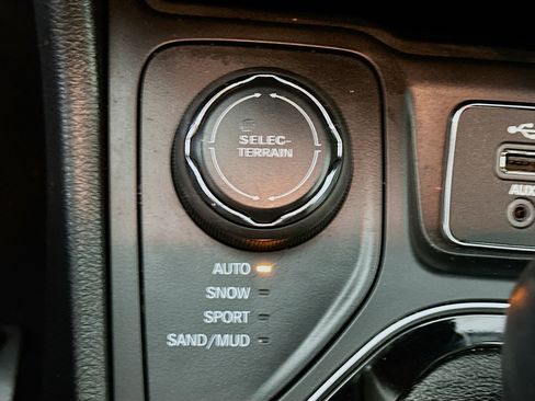 Used 2022 Jeep Cherokee Limited image 25