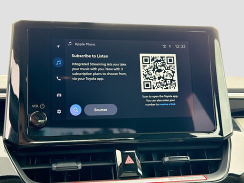 Used 2025 Toyota Corolla LE image 28