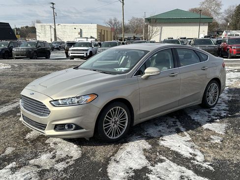 Used 2015 Ford Fusion SE w/ Equipment Group 202A image 4