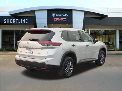 Used 2024 Nissan Rogue S AWD/4WD image 3