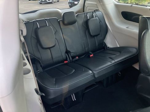 Used 2018 Chrysler Pacifica Limited w/ Advanced Safetytec Group image 29