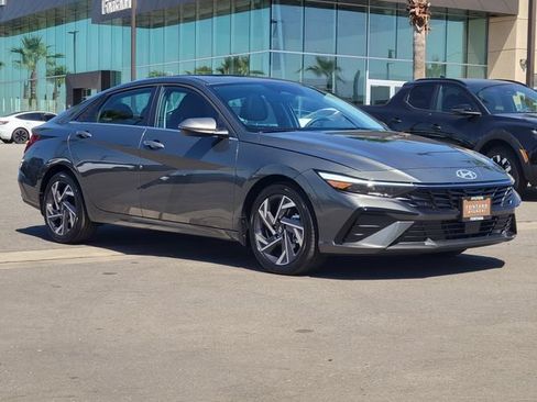 New 2026 Hyundai Elantra Limited FWD image 34