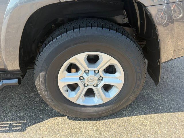 Used 2021 Toyota 4Runner SR5 AWD/4WD image 19