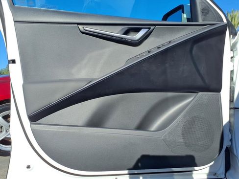 Used 2025 Kia Niro LX image 21