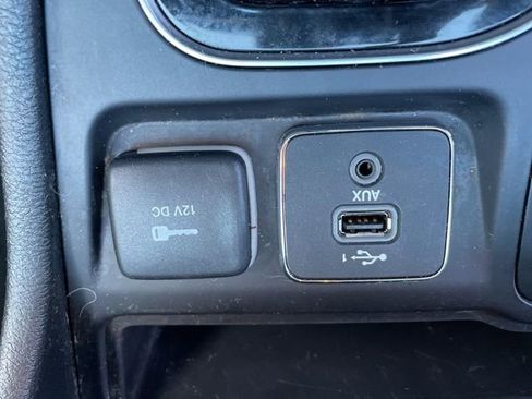 Used 2022 Jeep Cherokee Limited image 51