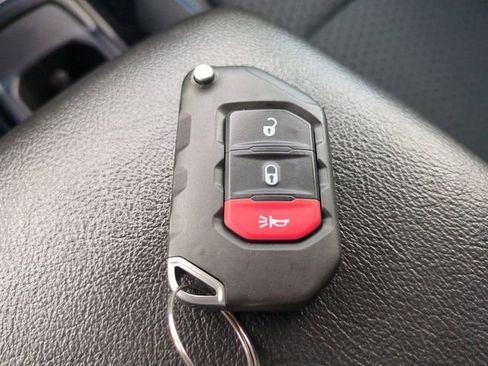 Used 2025 Jeep Wrangler Unlimited Rubicon 4xe image 27