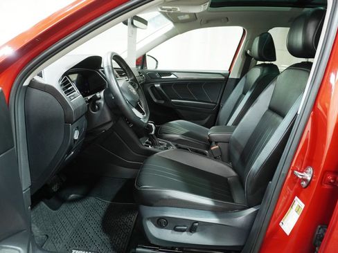Certified 2024 Volkswagen Tiguan SE w/ Panoramic Sunroof Package AWD/4WD image 10