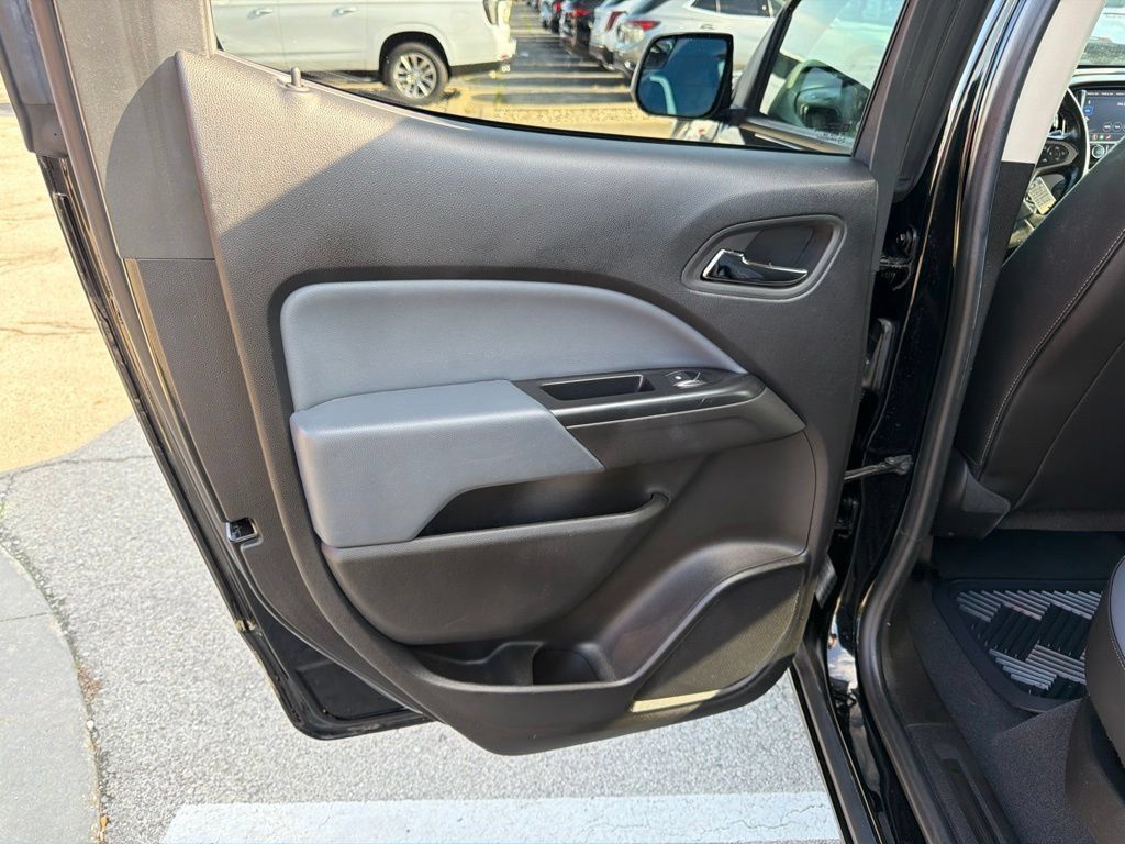 Used 2019 Chevrolet Colorado Z71 AWD/4WD image 16