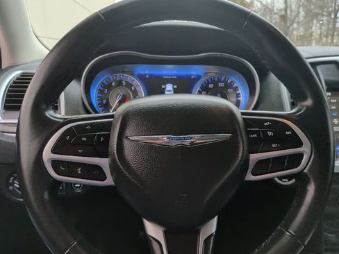 Used 2022 Chrysler 300 Touring w/ Sport Appearance Package image 19