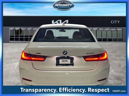 Used 2023 BMW 330i xDrive Sedan w/ Premium Package image 6