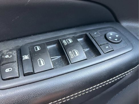 Used 2015 Jeep Grand Cherokee Limited w/ Luxury Group II image 24