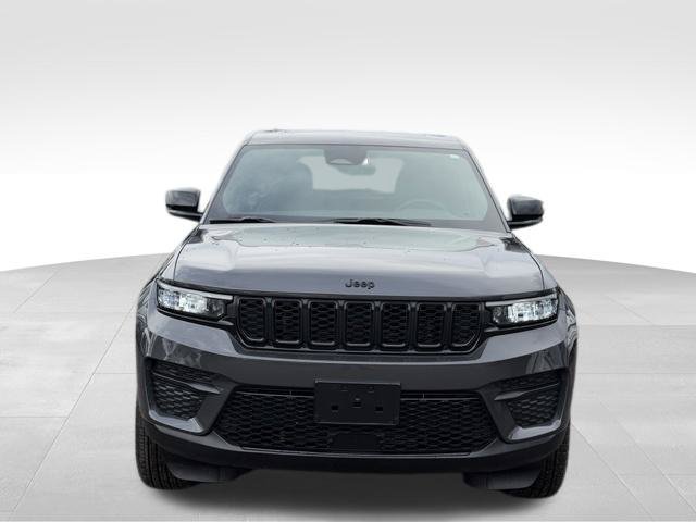 Used 2025 Jeep Grand Cherokee 4WD image 2