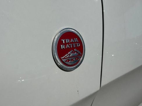 Used 2017 Jeep Grand Cherokee Trailhawk AWD/4WD image 12