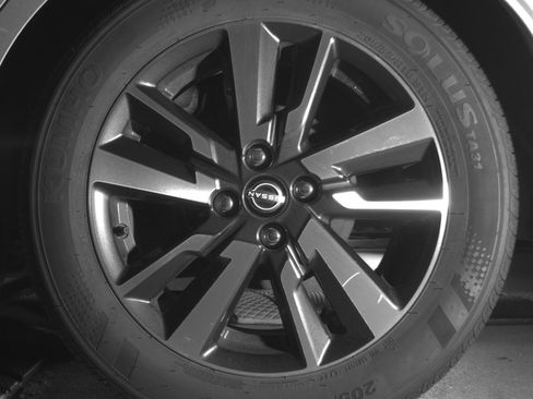 Used 2025 Nissan Versa SV FWD image 14