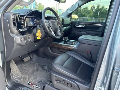 Used 2024 Chevrolet Silverado 1500 LT Trail Boss w/ LT Trail Boss Premium Package AWD/4WD image 10