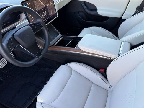 Used 2021 Tesla Model S Plaid image 9