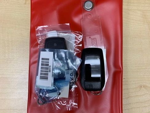 Used 2025 Toyota Crown Signia image 33