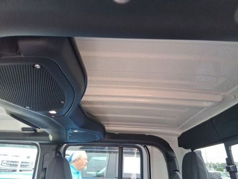 Used 2024 Jeep Gladiator Sport image 17