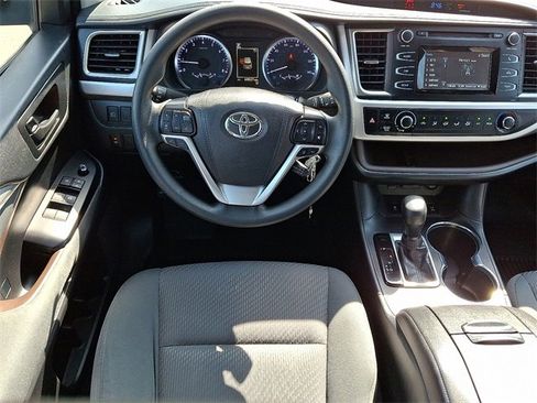 Used 2019 Toyota Highlander AWD V6 image 14