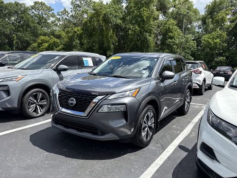Used 2022 Nissan Rogue SV FWD image 2