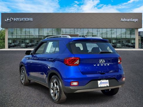 Used 2026 Hyundai Venue SEL FWD image 6