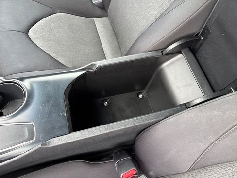 Used 2018 Toyota Camry LE image 26