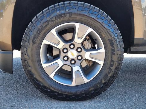 Used 2015 Chevrolet Colorado Z71 AWD/4WD image 10