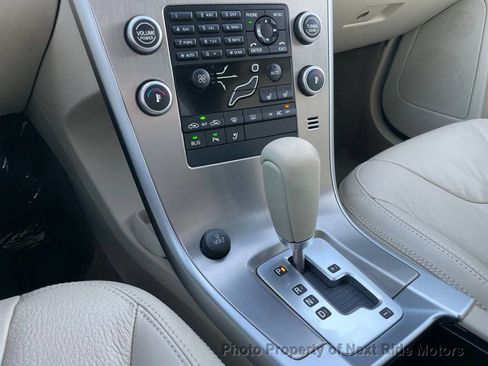 Used 2011 Volvo XC60 3.2 image 17