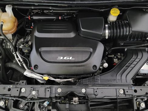 Used 2017 Chrysler Pacifica Limited FWD image 30