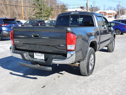 Used 2017 Toyota Tacoma SR5 w/ Tow Package image 7