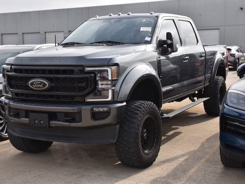 Used 2020 Ford F250 Lariat image 2