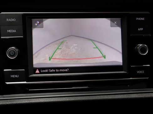 Used 2024 Volkswagen Jetta SE image 2