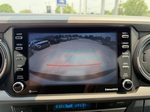 Used 2022 Toyota Tacoma TRD Off-Road image 14