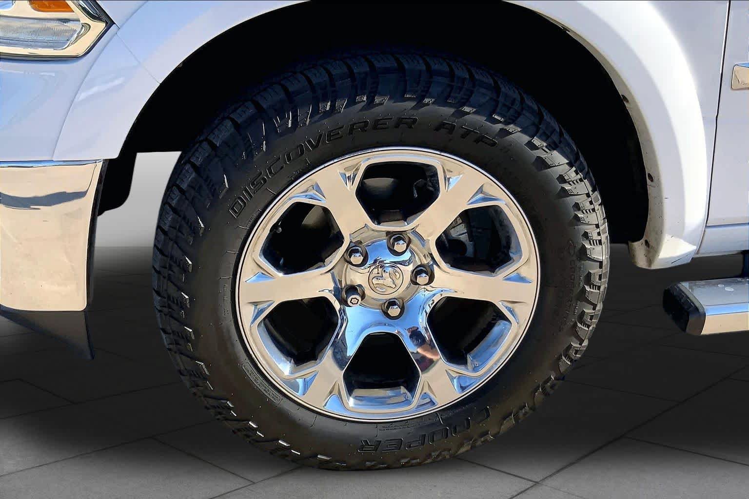 Used 2017 RAM 1500 Laramie w/ Convenience Group AWD/4WD image 11