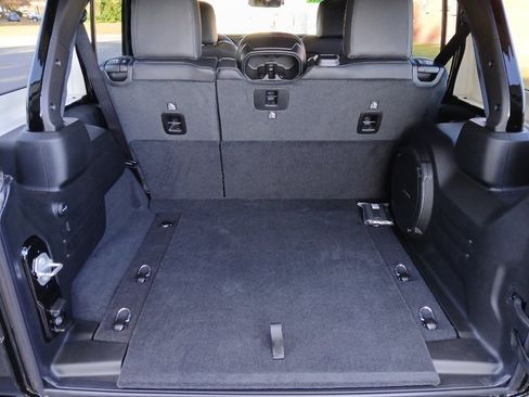 New 2026 Jeep Wrangler Unlimited Sahara image 27