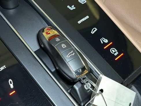 Used 2024 Porsche Macan S AWD/4WD image 31