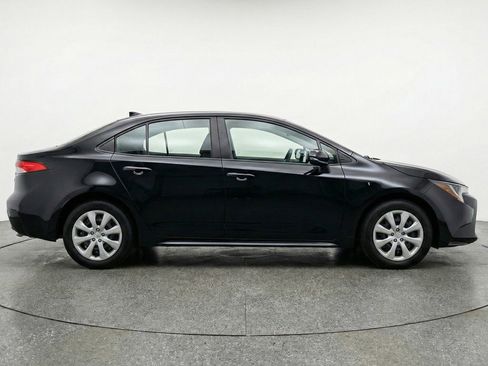 Used 2025 Toyota Corolla LE image 11