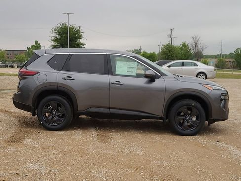 New 2026 Nissan Rogue SV FWD image 4