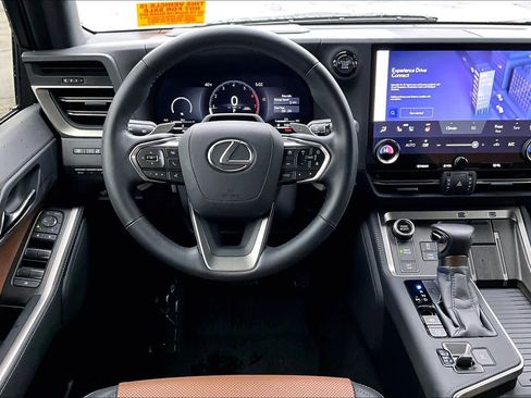 Used 2025 Lexus GX 550 w/ Accessory Package (2T) image 6