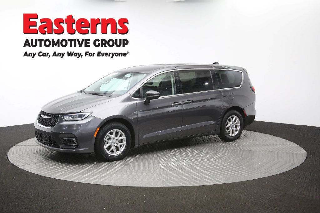 Used 2023 Chrysler Pacifica Touring-L FWD image 60