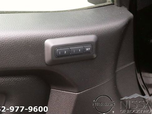 Used 2021 Nissan Titan SL w/ Moonroof Package AWD/4WD image 13
