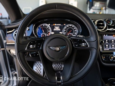 Used 2020 Bentley Bentayga Plug-In Hybrid image 23