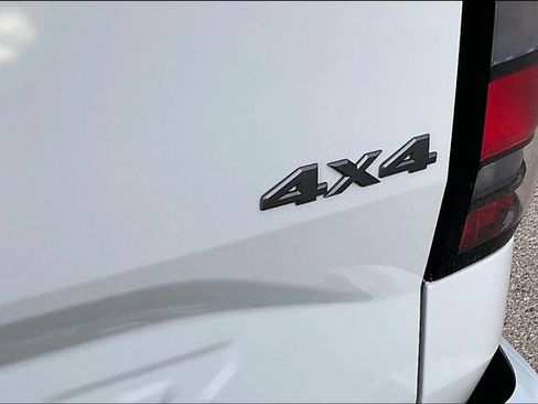 New 2026 Nissan Frontier SV AWD/4WD image 9