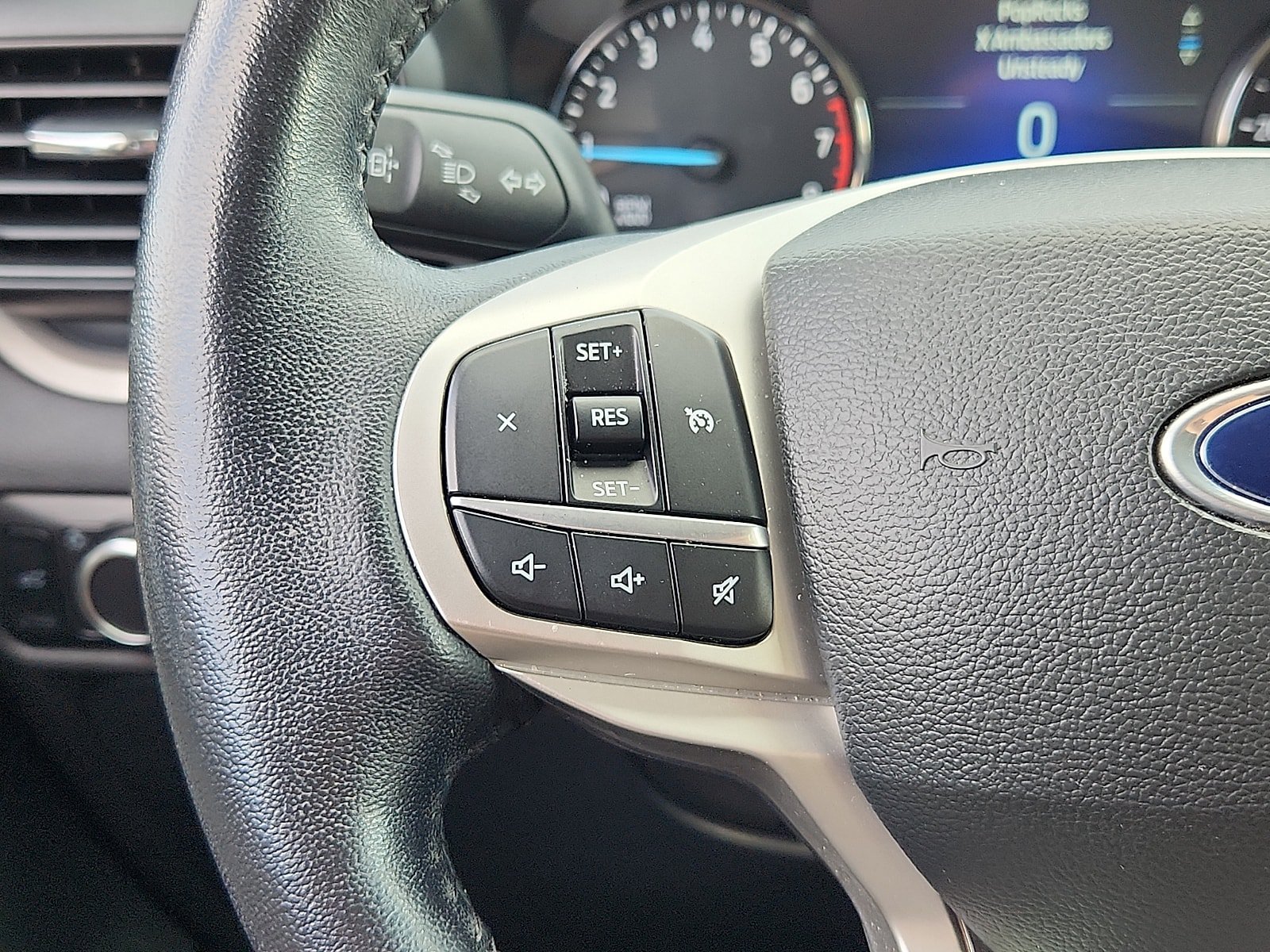 Used 2023 Ford Explorer XLT AWD/4WD image 22