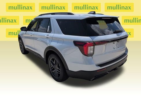 New 2026 Ford Explorer ST-Line RWD image 9