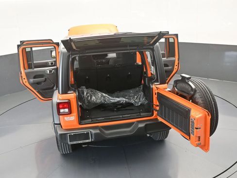 Used 2025 Jeep Wrangler Sport image 68