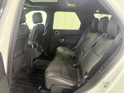 Used 2023 Land Rover Discovery Metropolitan Edition image 15