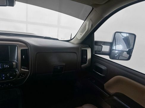 Used 2019 GMC Sierra 2500 Denali w/ Duramax Plus Package AWD/4WD image 24